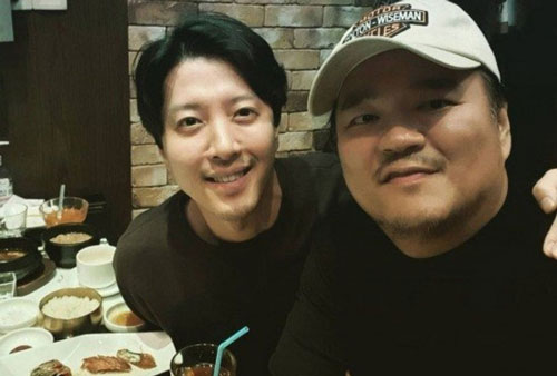 Lee Dong Gun lần đầu tiên xuất hiện sau ly hôn