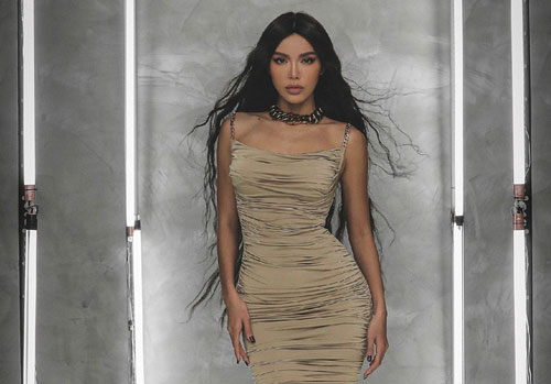 Minh Tú gợi cảm "hết nấc" trong bộ ảnh đầu năm mới