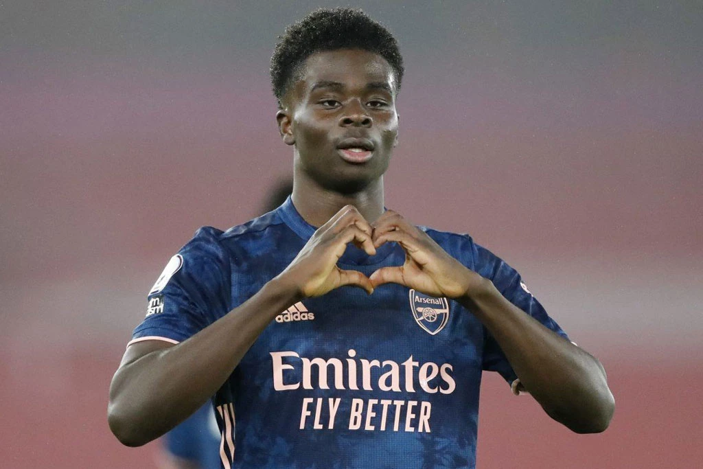 Tiền vệ phải: Bukayo Saka (Arsenal).