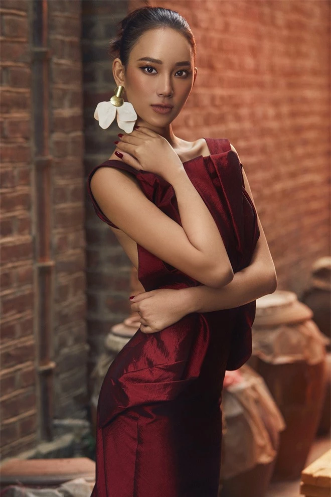 Người đẹp Hoa hậu Việt Nam Ái Nhi khoe vẻ gợi cảm giữa trời lạnh giá - Ảnh 8.