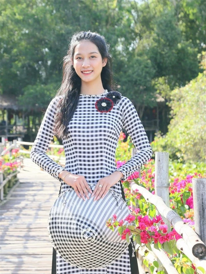 Tân Hoa khôi Sinh viên chia sẻ điều quý giá có được từ Hoa hậu Việt Nam 2020 - ảnh 2