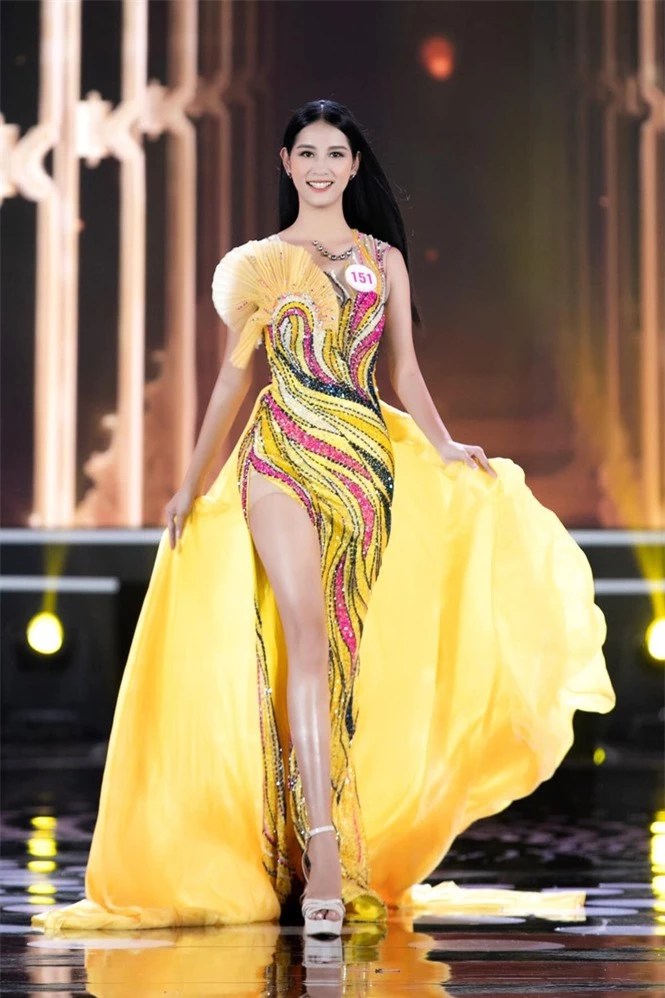 Tân Hoa khôi Sinh viên chia sẻ điều quý giá có được từ Hoa hậu Việt Nam 2020 - ảnh 5