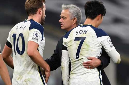 Muốn bảo vệ lối chơi của mình, Mourinho cần 1 danh hiệu