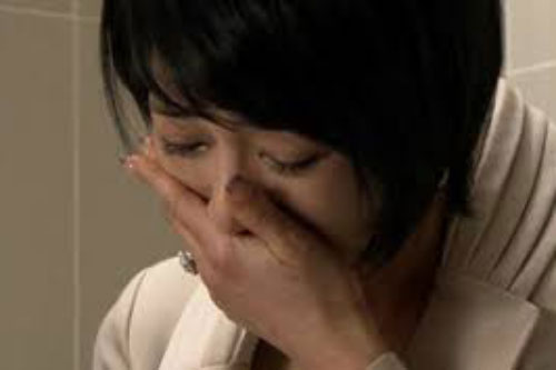 Theo chồng đi dự tiệc, tôi bị người ta xì xào "xấu gái" nhưng chưa kịp buồn thì đã phải sửng sốt trước phản ứng của anh