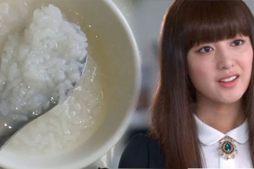 Mẹ ốm, chị dâu cho ăn cháo loãng, tôi nổi giận đùng đùng nhưng mẹ tôi lại cúi mặt không nói gì