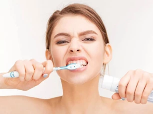 Sai lầm khi đánh răng khiến chúng bị hỏng sớm