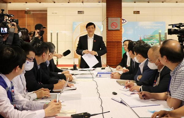 Bộ trưởng Bộ Y tế: Xét nghiệm toàn bộ với những thôn phát hiện từ 2 ca nhiễm COVID-19