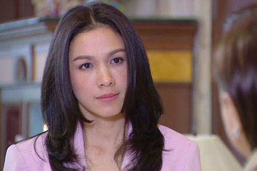 Tôi mang bộ sách giáo khoa về cho cháu dưới quê, không ngờ mẹ chồng cầm ngay đi đốt kèm câu nói khiến cả nhà đứng hình