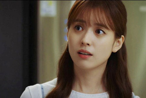 Mẹ người yêu niềm nở mời tôi vào nhưng vừa thấy ảnh nền điện thoại của tôi, bà giận dữ đuổi tôi ra khỏi cửa ngay lập tức