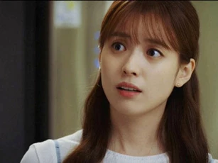 Mẹ người yêu niềm nở mời tôi vào nhưng vừa thấy ảnh nền điện thoại của tôi, bà giận dữ đuổi tôi ra khỏi cửa ngay lập tức