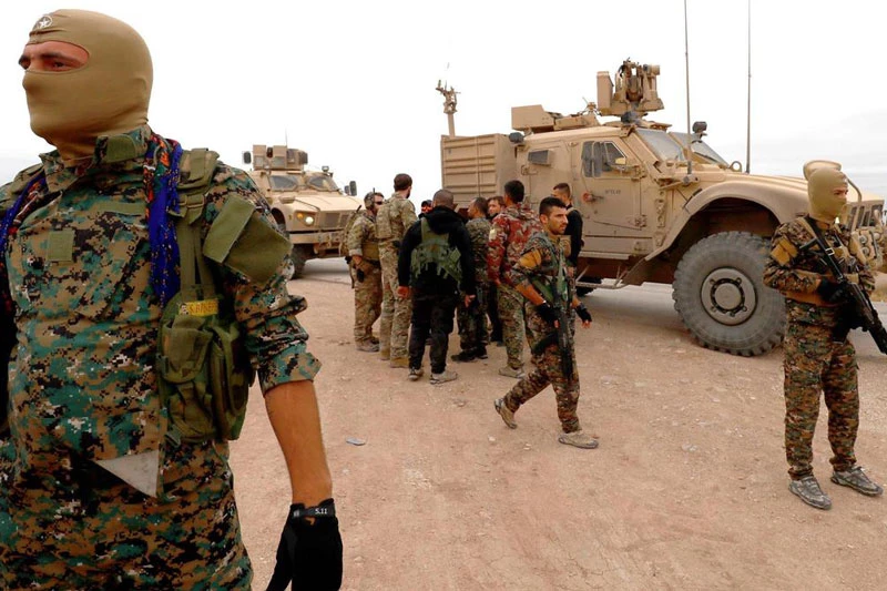 Lực lượng người Kurd do Mỹ hẫu thuẫn phong tỏa thành phố phía Đông Bắc Syria. Ảnh: Avia-pro.