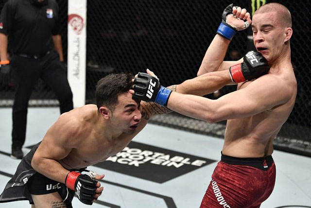 Võ sĩ Mỹ ra đòn ‘sấm sét’ khiến đối thủ văng cả hàm răng giả