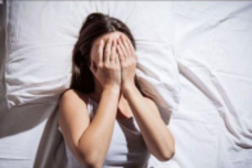 Tại sao có hiện tượng co giật khi ngủ?