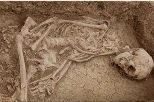 Khai quật hài cốt thiếu nữ hứng chịu 35 vết thương chí mạng từ 18 loại hung khí: Cái chết thương tâm vì đâu?