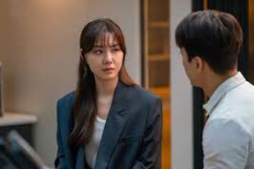 Vợ xin 15 triệu mua giày cao gót đi tiệc tất niên, tôi càng sốc khi cô ấy tuyên bố thẳng thừng: 50 triệu mỗi tháng không đủ tiền mua son