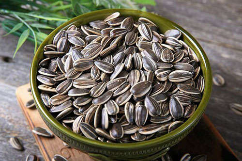 Mách bạn cách chọn hạt hướng dương an toàn tránh độc tố