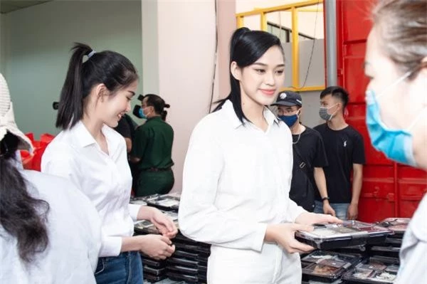 Trước thềm thi Miss World 2021, Hoa hậu Đỗ Thị Hà có những bước đi đầy thông minh  - ảnh 2