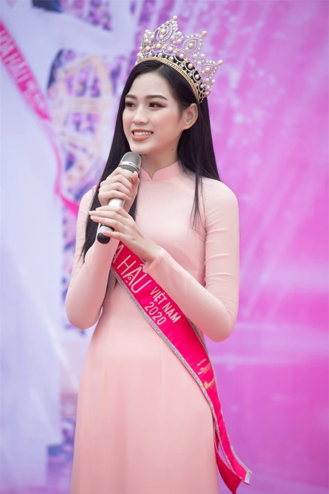 Trước thềm thi Miss World 2021, Hoa hậu Đỗ Thị Hà có những bước đi đầy thông minh  - ảnh 4