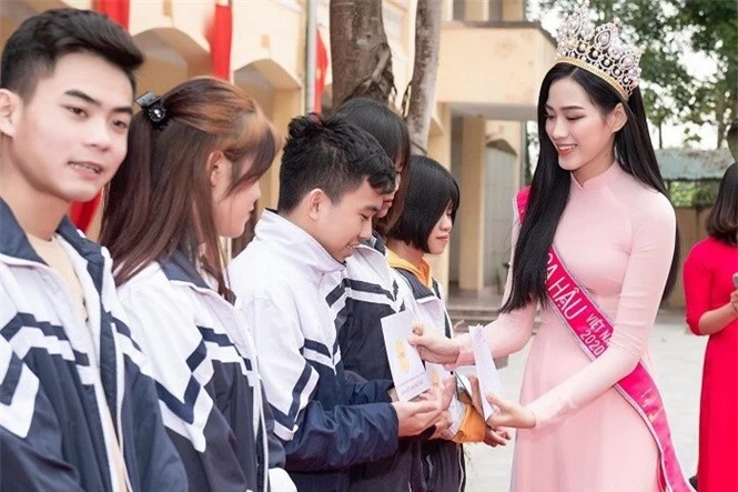 Trước thềm thi Miss World 2021, Hoa hậu Đỗ Thị Hà có những bước đi đầy thông minh  - ảnh 5