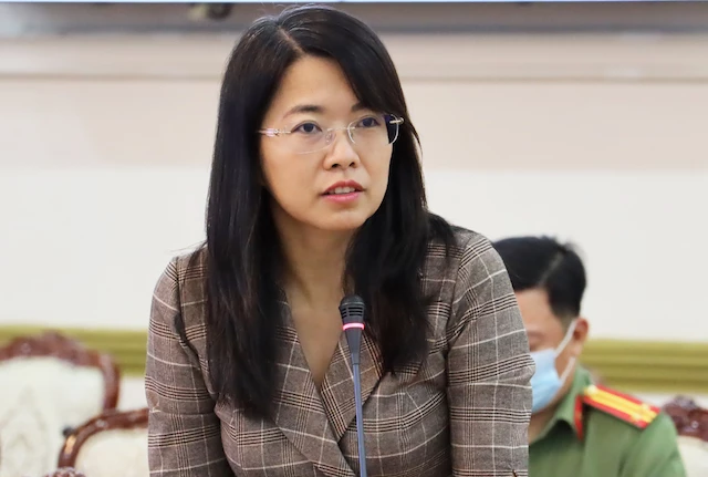 Giám đốc Sở Du lịch Nguyễn Thị Ánh Hoa báo cáo tại cuộc họp. (Ảnh: TTBC)
