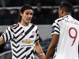 MU đã đến lúc loại Martial để trọng dụng Cavani