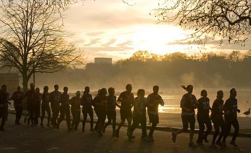 Không nên chạy thể dục vào sáng sớm?