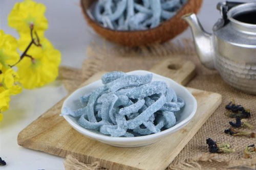 Cách làm mứt dừa hoa đậu biếc thơm ngon, đẹp mắt