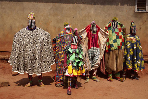 Choáng ngợp những nghi lễ cổ xưa lạ lùng trên thế giới