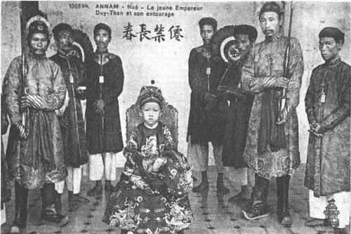 Vị vua được phong quân hàm thiếu tá ở nước ngoài