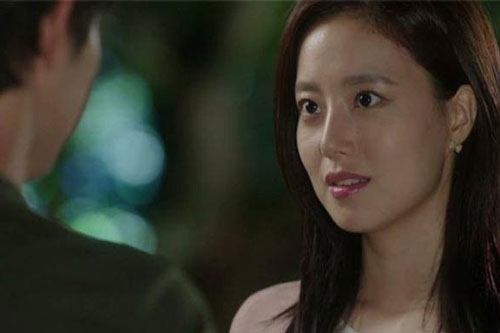 Sau 4 năm yêu nhau, cô gái nhận về 'chiếc sừng siêu dài' nhưng quả báo đến quá nhanh