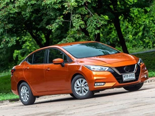 Sedan Nissan động cơ tăng áp, giá hơn 400 triệu, 'đe nẹt' Toyota Vios, Honda City