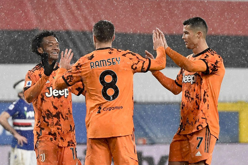 Ronaldo góp công, Juventus thắng nhọc để vào top 3 tại Serie A