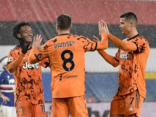 Ronaldo góp công, Juventus thắng nhọc để vào top 3 tại Serie A