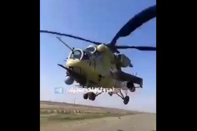 Trực thăng tấn công Mi-35 suýt lao vào xe tải quân sự