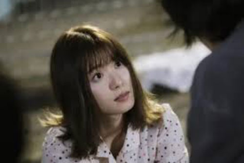 Chồng mua mấy đôi giày mới tặng các cháu dưới quê nhưng khi tôi bí mật mở hộp ra thì phát hiện sự thật kinh khủng