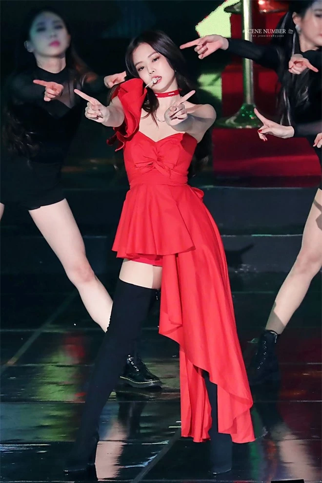 Hình ảnh 2 năm trước Jennie khoe body tuyệt mỹ cùng vòng 1 bức thở gây bão Weibo: Công chúa YG đẹp nức nở quá đi! - Ảnh 8.