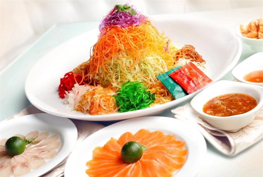 Món Yu Sheng màu sắc rực rỡ - đặc sản ăn Tết tại Singapore và Malaysia