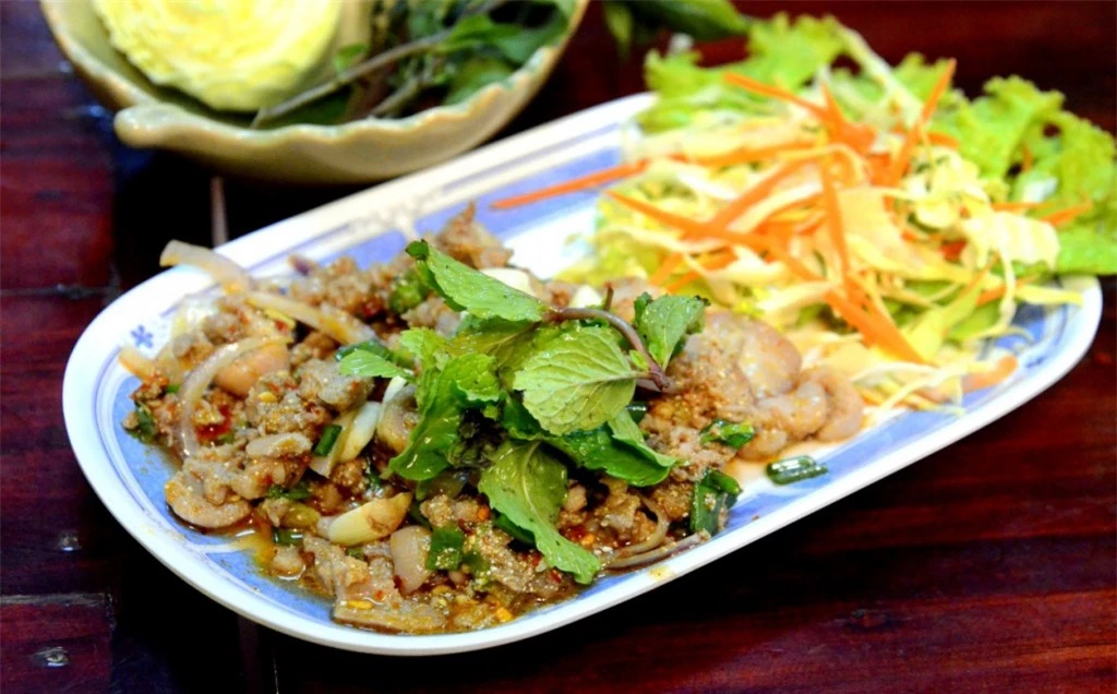 Người dân Lào dùng món đặc sản ăn Tết này với ý nghĩa cầu tài lộc dồi dào trong năm mới