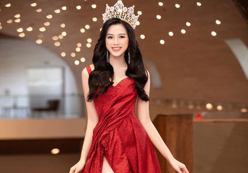 Tuyển tập những bộ váy gam màu đỏ tôn vóc dáng cực 'nóng bỏng' của Hoa hậu Đỗ Thị Hà