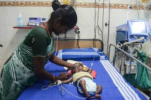 Chuyện lạ: Bé sơ sinh tự bốc cháy