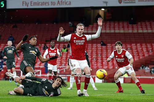 Arsenal vs MU: Trận chiến của những kẻ yếu bóng vía