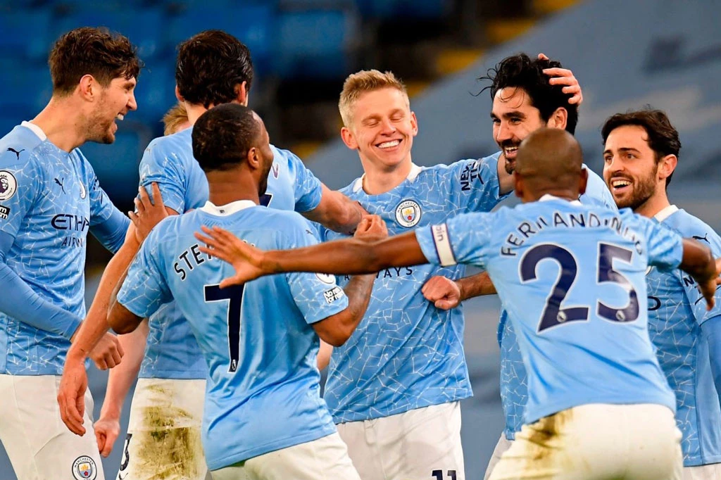 2. Man City (319 lần).