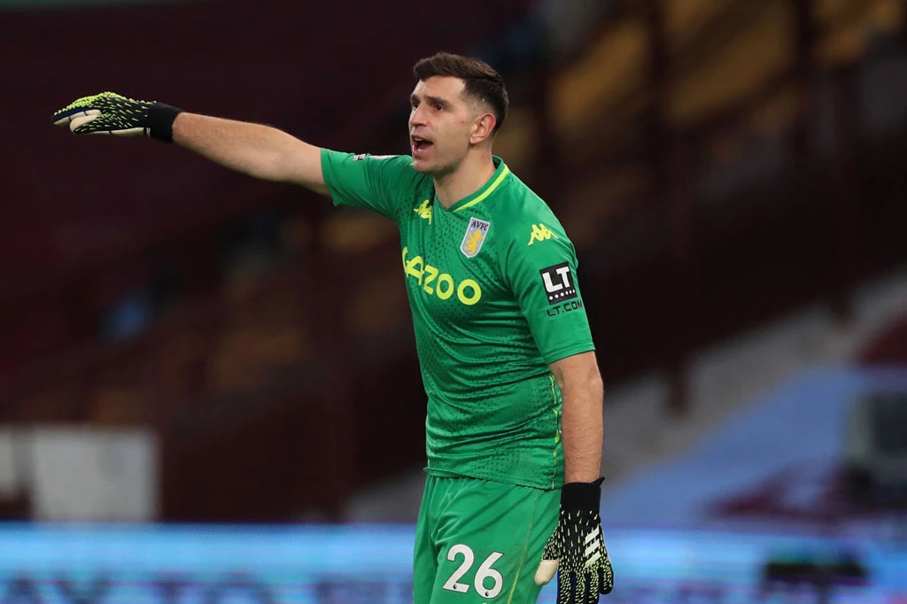 =7. Emiliano Martinez (Aston Villa, 66 lần).