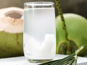 Uống nước dừa không đúng cách coi chừng gặp họa