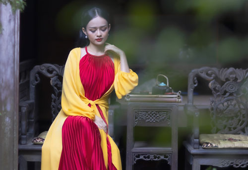 MC Thanh Trúc diện áo tứ thân, tiết lộ lịch trình dày đặc những ngày cận Tết