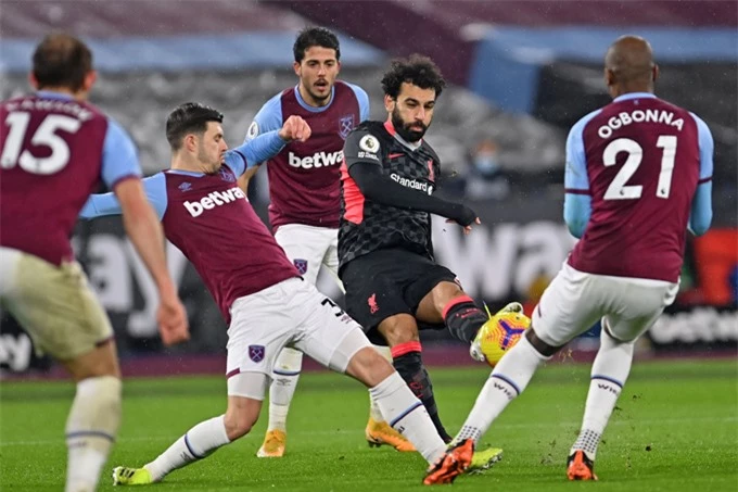 Salah tỏa sáng với cú đúp vào lưới West Ham