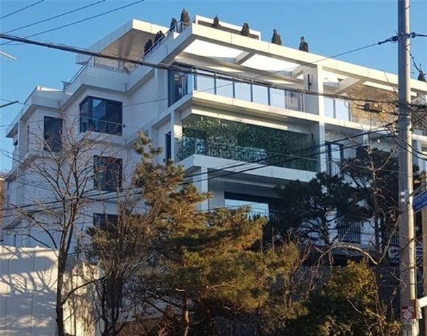 Hyun Bin dọn về nhà mới trị giá 4 triệu đô la, chuẩn bị cưới Son Ye Jin - Ảnh 1.