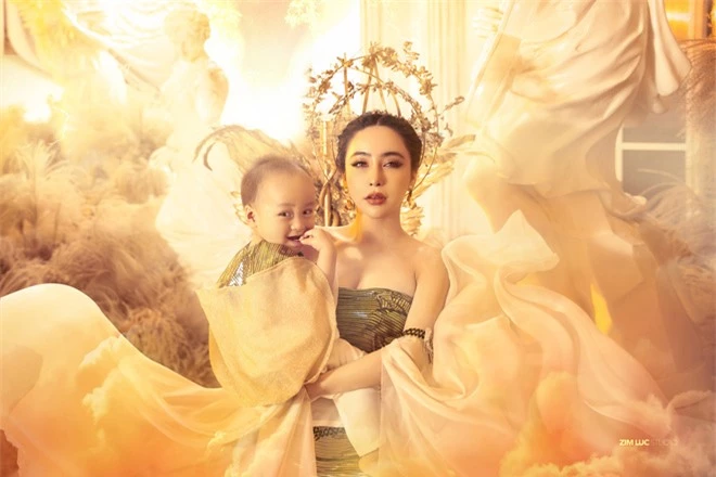 Mai Diệu Linh tung bộ ảnh concept nữ thần bên con trai 2 tuổi kháu khỉnh - Ảnh 1.