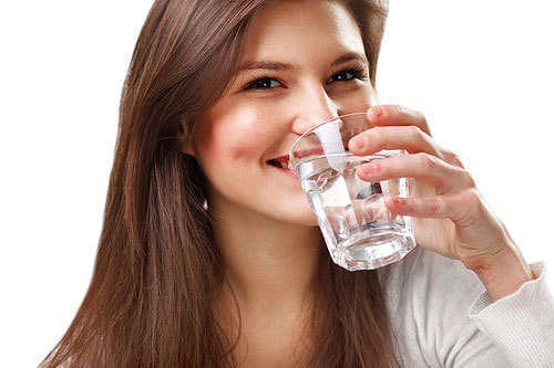 Hiểu lầm tai hại khi uống nước bạn phải dừng lại ngay