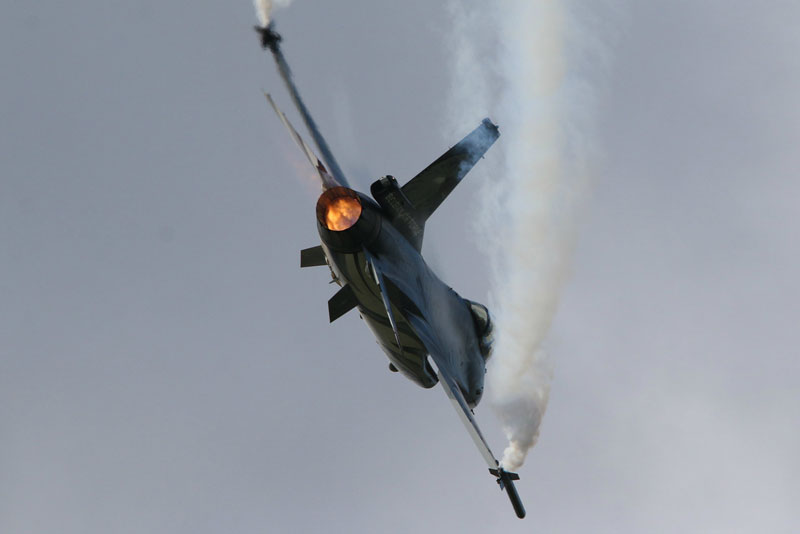 Chiến cơ F-16 và B-52 thực hiện các cuộc khiêu khích vào bờ Biển Đen của Nga